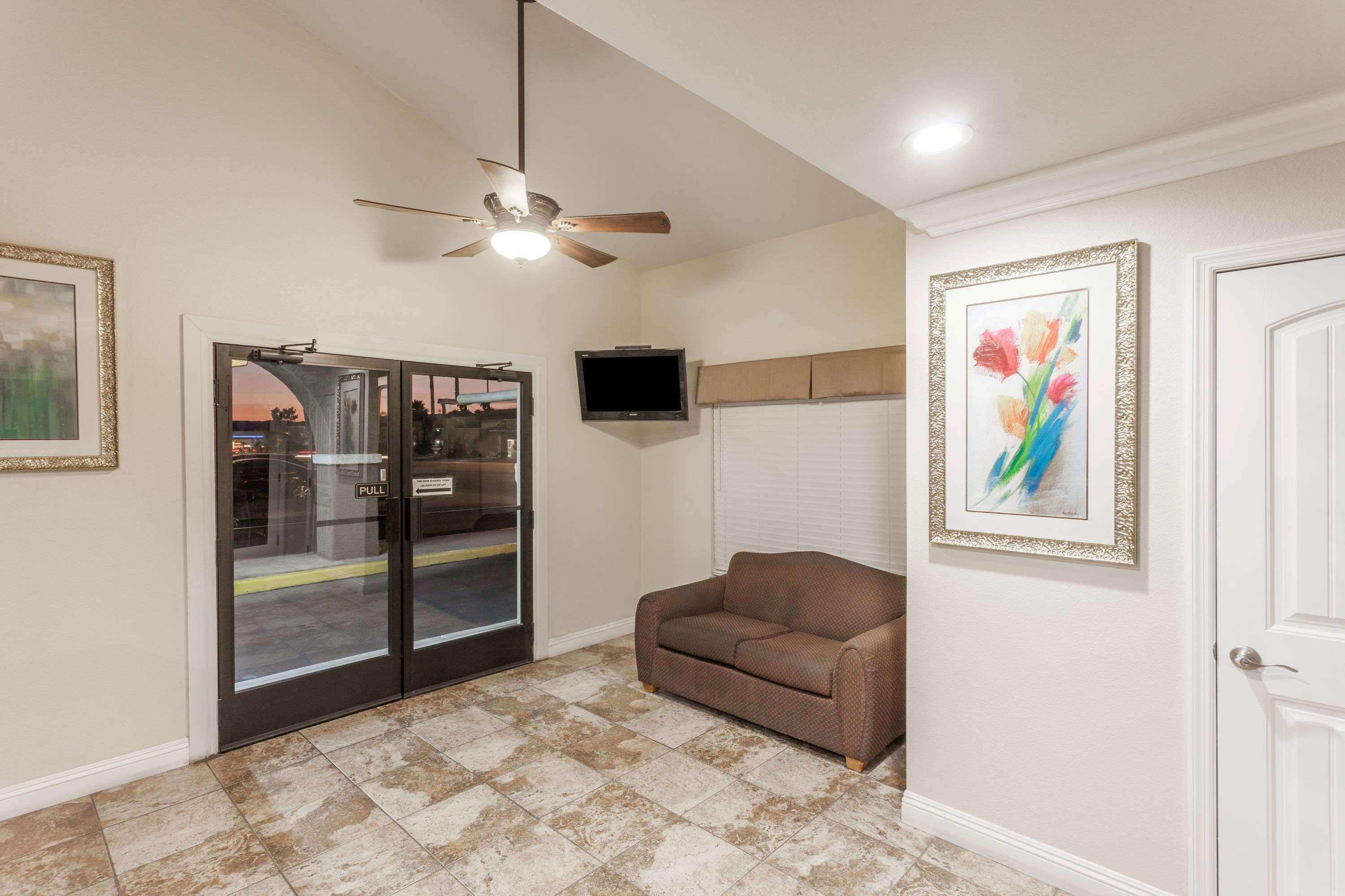 Travelodge By Wyndham Hemet Ca Exterior foto