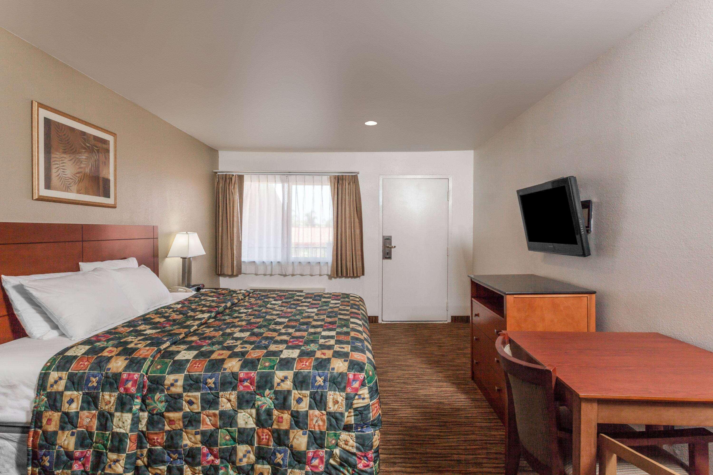 Travelodge By Wyndham Hemet Ca Exterior foto